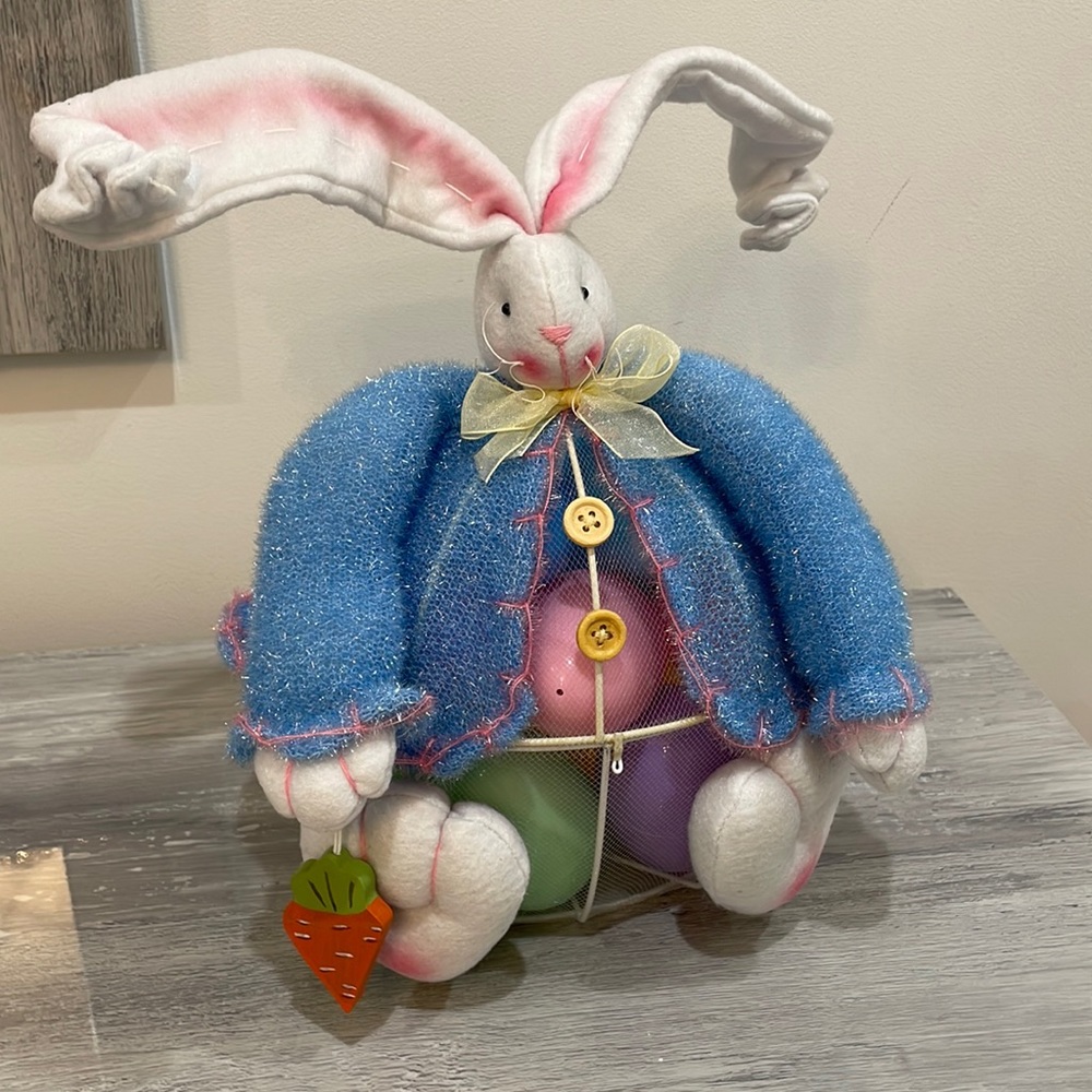 Easter Bunny w/fillable body (eggs included) Can fill w/anything of your choice